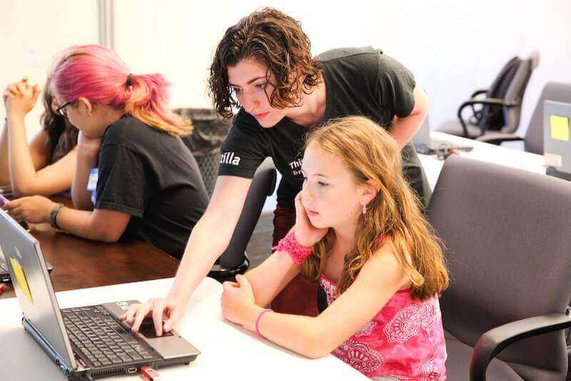 Photo of student and mentor in class.